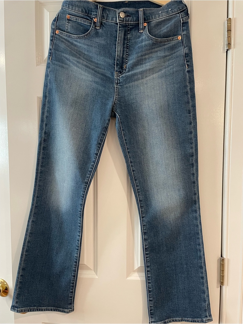 GAP High Rise Kick Fit Jeans in Medium Blue Wash Size 8 Long/29 NWOT